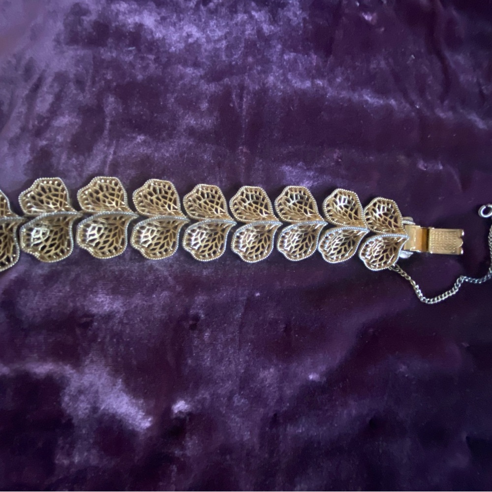 Gold Leaf Design Bracelet